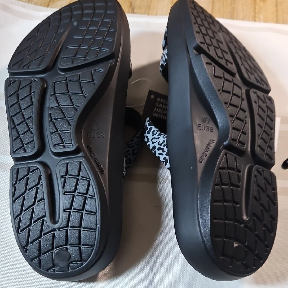 Leopard Print Slide Sandals for problem Feet - Picture 6 of 8